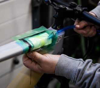 beschadiging-carbon-fietsframe-repareren
